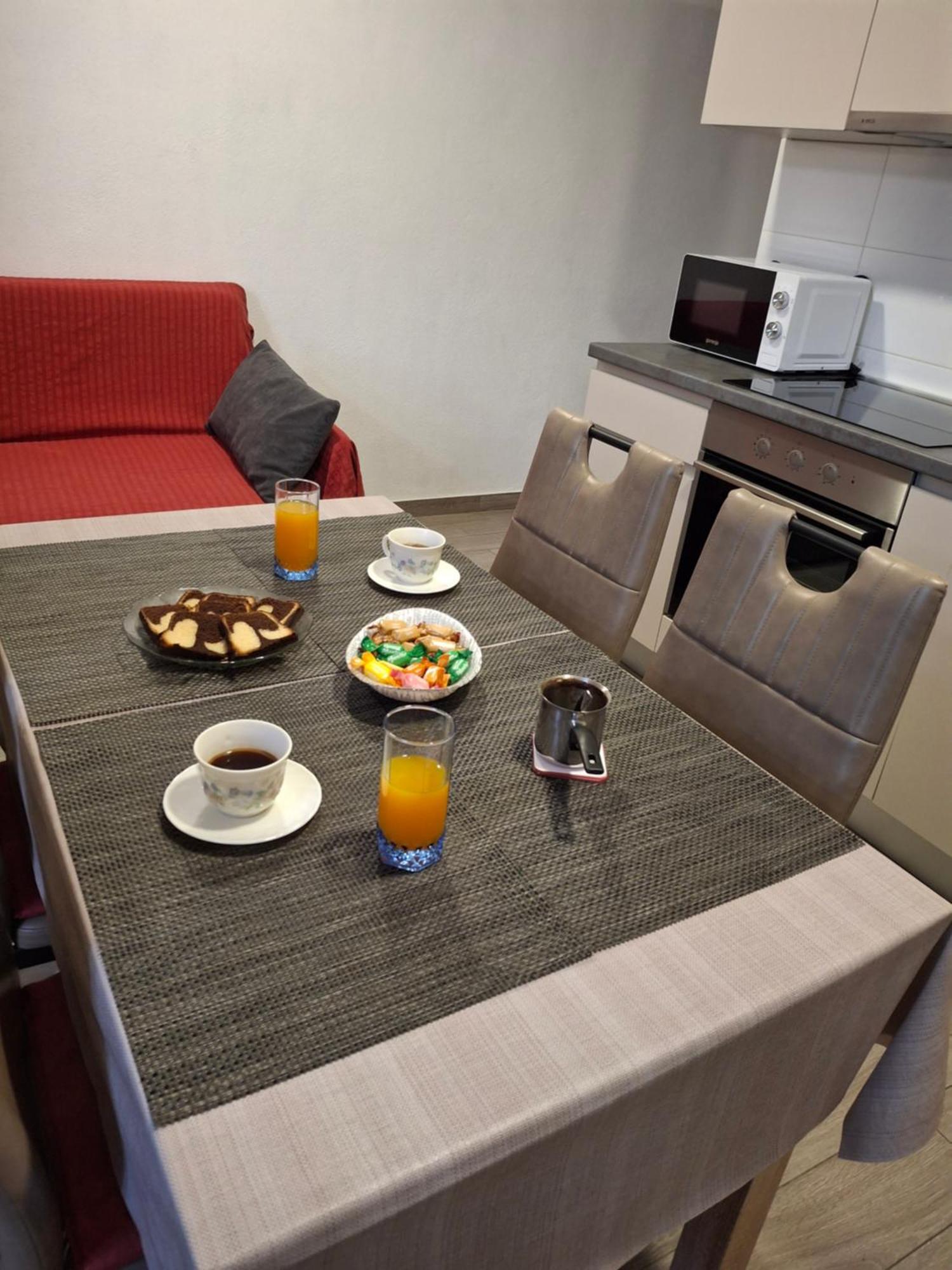 Neva With Free Private Parking Space Apartman